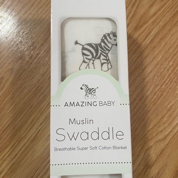Amazing Baby Muslin Swaddle Blanket White Black Zebra - Picture 9 of 9